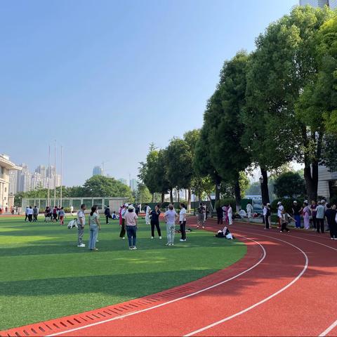 襄阳市老年大学生活应用系教学成果展：热闹非凡，技艺展示惊艳