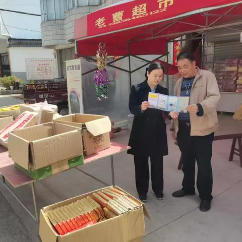 舒城农商银行春秋支行开展“规范使用人民币图样”主题宣传活动