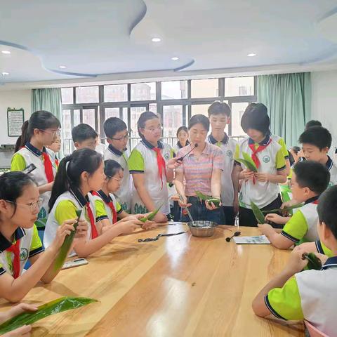 学包粽子：传统节日里的文化传承