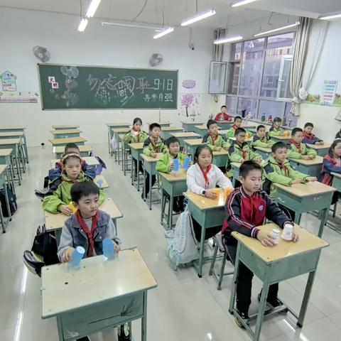 【阳泉十中】2025--2026学年第一学期四8班“杯子狂想曲”社团