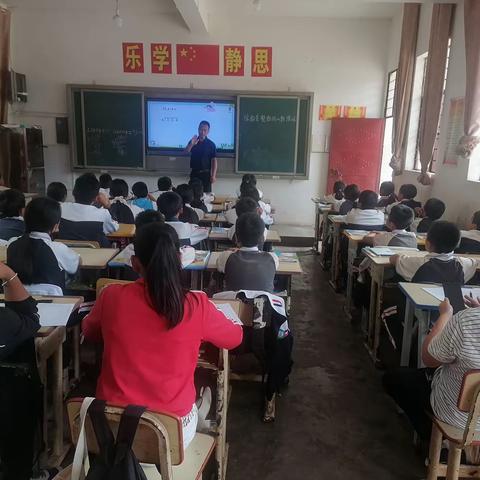 富岩镇中心学校五年级数学组“同课异构”活动