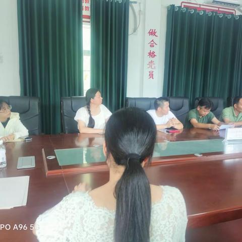 《乡村教师——刘慈欣》——东方市大田初级中学教师读书分享活动简报 分享时间：2024年6月18日 分享老师：苏倩 分享作品：《乡村教师》——刘慈欣 与会人员：全体语文老师