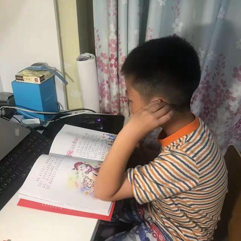 东盛小学二年三班李成然家庭读书会