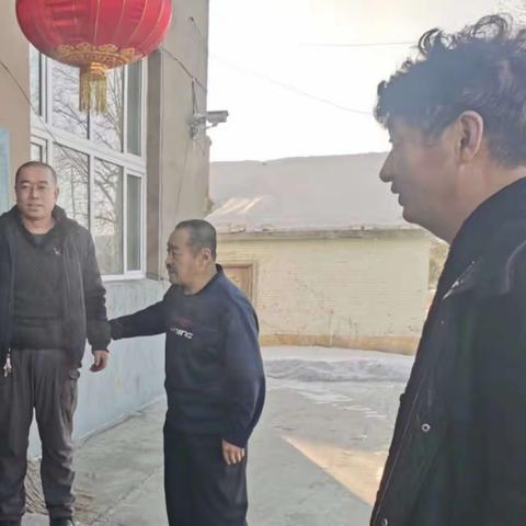 根河市大林公司副总经理刘俊峰到得耳布尔大林开展燃煤检查