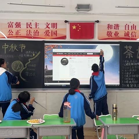 “情暖学校！石榴情深，花好月圆，礼赞中华”——实验中学哈拉沁校区初一3班迎中秋庆国庆主题庆祝活动