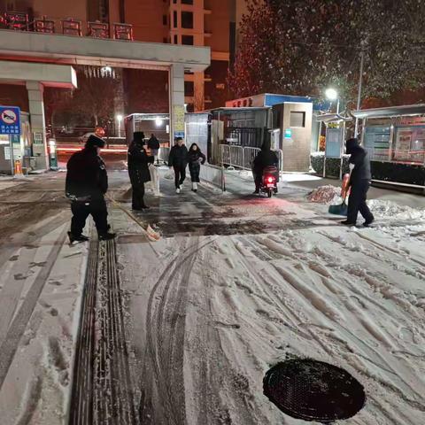 十八里店村全力扫雪铲冰 保障百姓安全出行