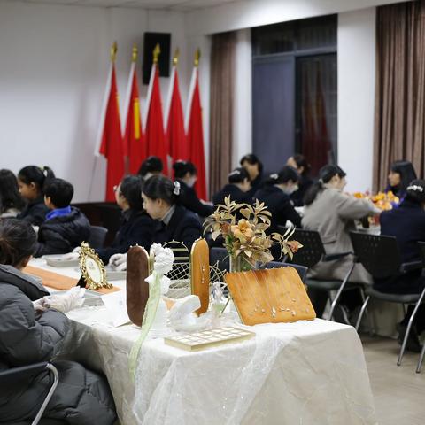 “开蚌有珠 邂逅别样美丽”—台州分行举办“三八”妇女节珍珠开蚌手工制作活动