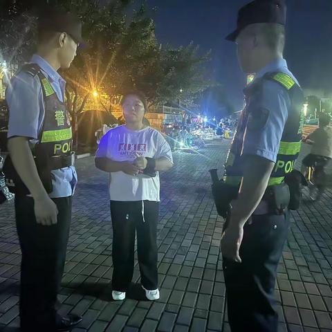 【夏季行动】华州公安巡特警帮助群众找回走失儿童