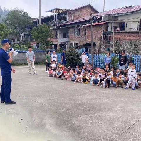 防患未然始于行，齐心筑牢防火墙——记浒坑镇中心幼儿园消防安全演练