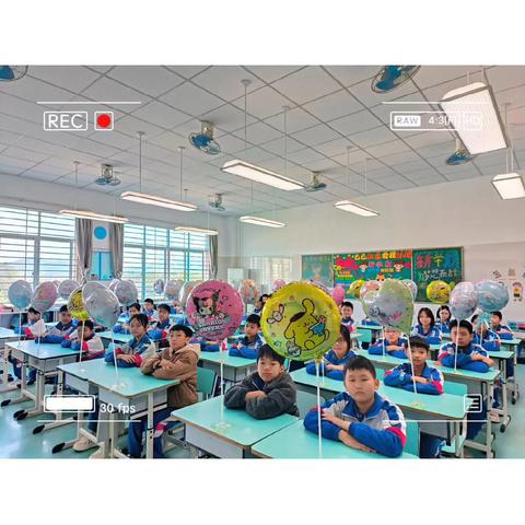 嗨！闪光的小孩 山高水长， ‍行者无疆。 ‍——605班