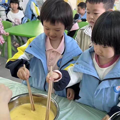 舌尖上的成长——丰都县滨江小学幼儿园第四届家长进课堂活动