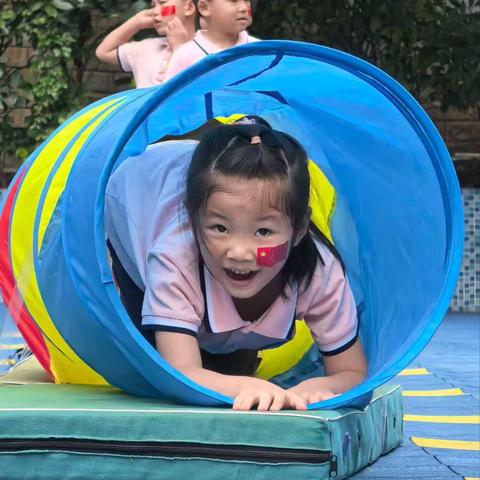 “双节同庆 童心向国”——丰都县滨江小学附属幼儿园国庆中秋活动