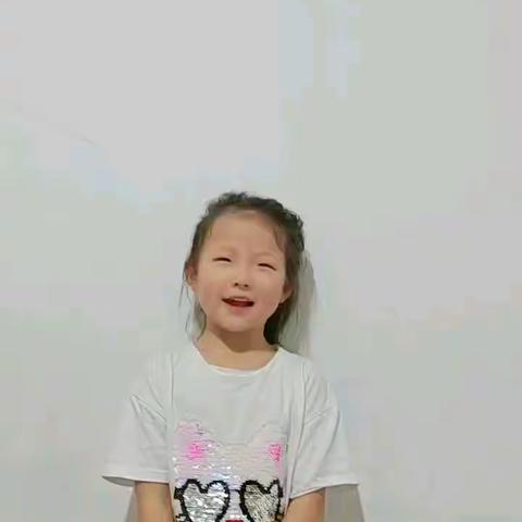 我是新起点幼儿园中一班的张雨萱，我在参加“我学儒灵童，我是好孩子，21天好习惯亲子训练营”