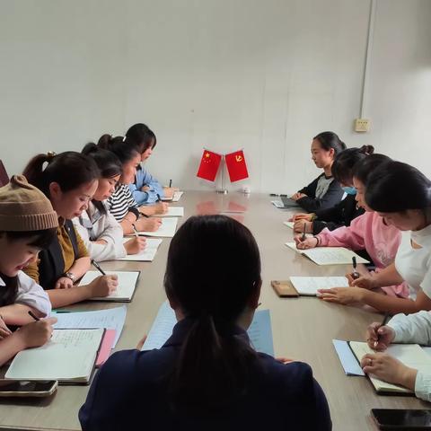 民以食为天，食以安为先———金山镇中心幼儿园学习《学校食品安全与营养健康管理规定》