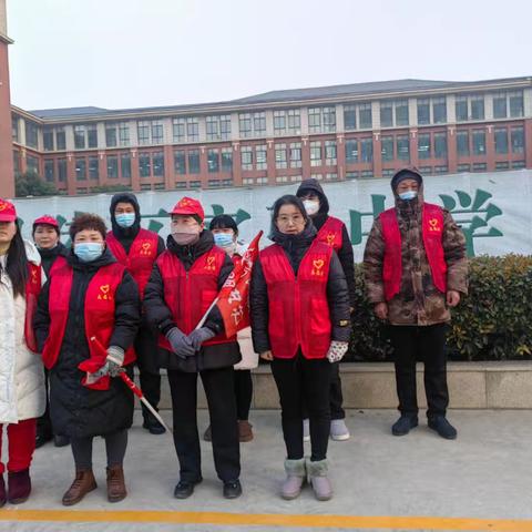 爱心护学岗，情暖上学途‍——召陵区实验中学小学部北校区二（8）班家长护学岗