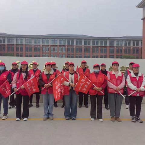 春日护学岗，温情暖校园 召陵区实验中学汾河路校区二(8）班护学岗