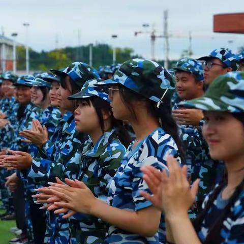 军训正当时  学子扬军魂