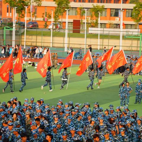 以热忱之心，展现青春活力。