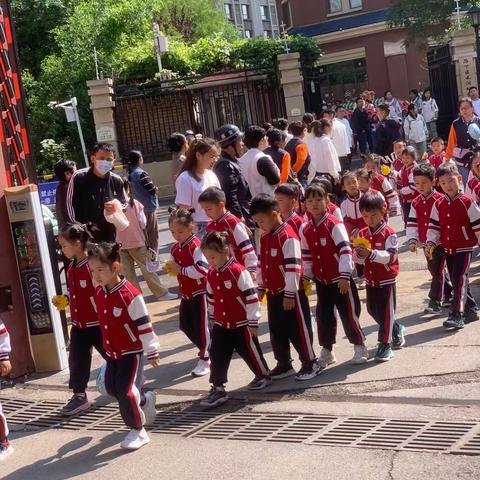 运动悦童心 亲子伴成长