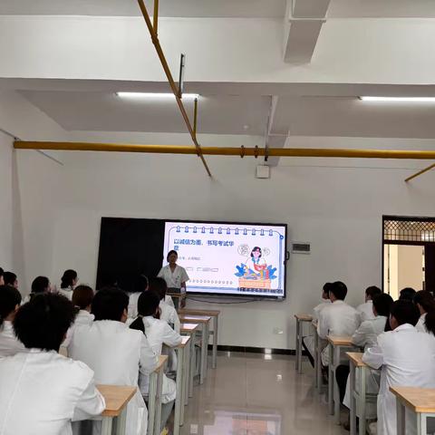 以诚信为墨 书写考试华章