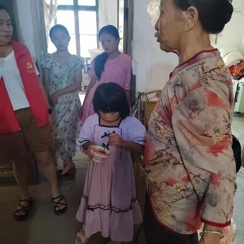 【银坑镇莲花社区文明实践站】开展防溺水安全隐患宣传