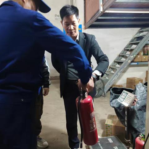 【银坑镇莲花社区】开展消防安全排查活动