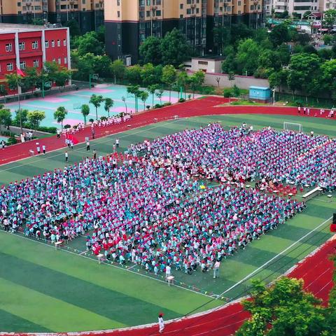 第七期        童年不同样                        心动好时光                   胜利学校二（6）班班级风采