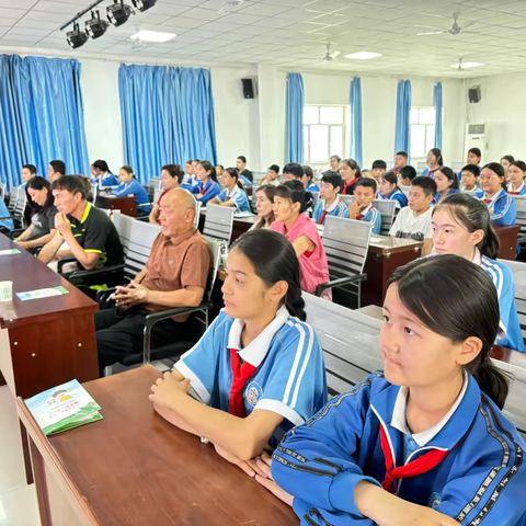 平安校园 反校园暴力——托克逊县第二小学法治副校长开展专题教育讲座