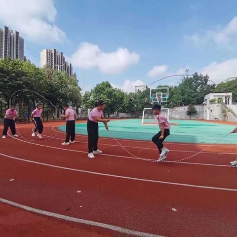 绳彩飞扬，舞动青春 遵义市红花岗区第十二小学体教融合工作再上台阶