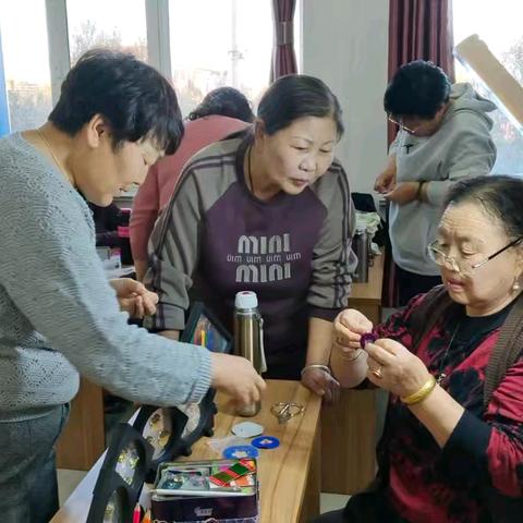 针丝为墨，布作画卷 —— 民族手工艺刺绣培训班开班啦