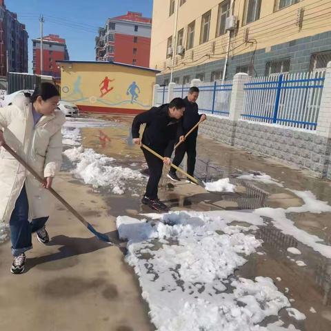 “清积雪   除隐患”确保春季顺利开学     ——博野县教体局为春季开学做准备