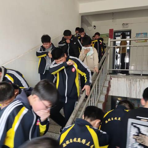 以“练”筑防    防患未“燃” 博野县教体局联合多部门举行消防逃生演练暨消防“四个能力”建设培训活动