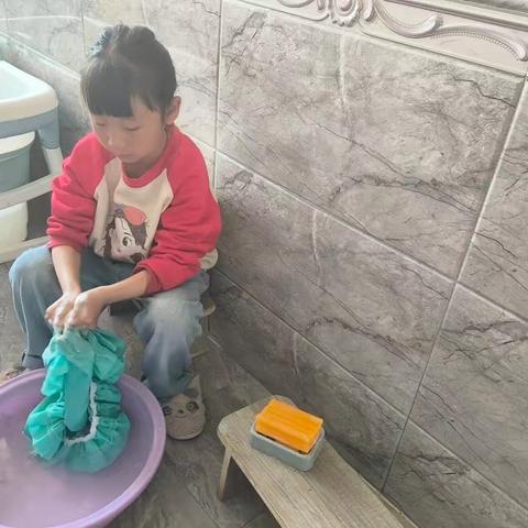 五一劳动节 共庆劳动之美～一年二班栾雨晨