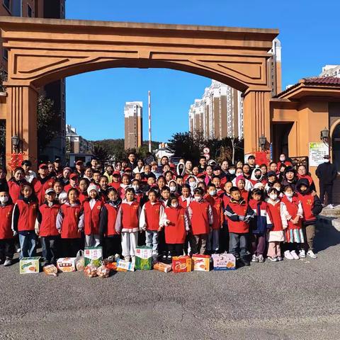 废品聚暖，童心敬老，情暖重阳，爱伴夕阳--4.3中队的小志愿者们王嘉怡、赵若溪、栾依彤、赵贺、王俊达、廖英灏在重阳节即将到来之际看望老人！