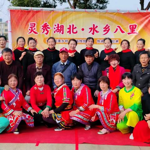 为庆祝国际三八妇女节，由办事处精神文明实践所，综合文化站主办，赛湖社区，老干办承办 参演单位:八里湖总场社区戏曲歌舞团