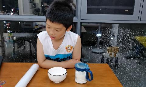 科学小实验 会跳舞的盐 一六班尹昕辰