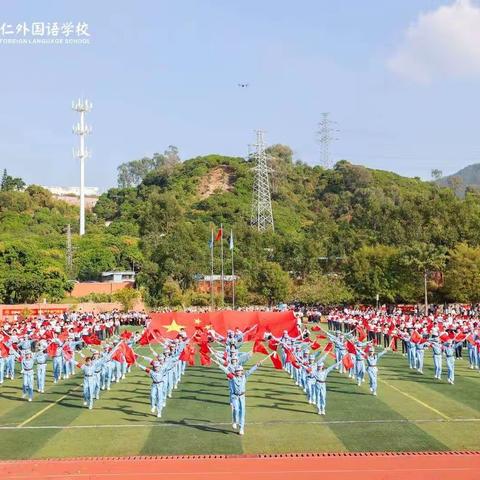 东莞市礼仁外国语学校第12周402班德育作业，五星红旗下的礼仁学子像骄阳般绽放，展现各自的风采，402班的健儿们也是生活中的小能手喔