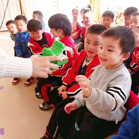 阳光森林幼儿园11月英语师幼互动瞬间