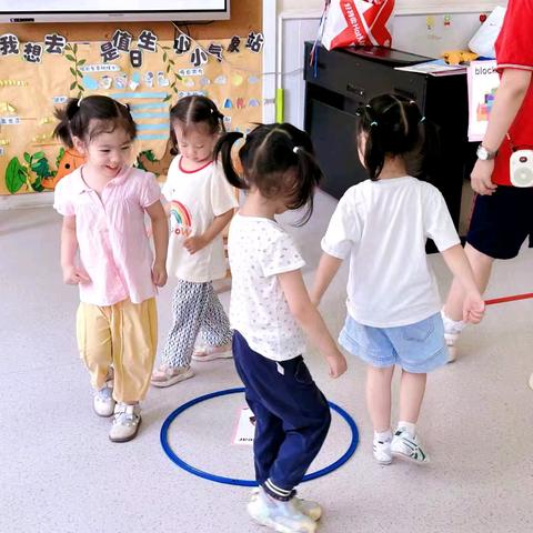 阳光森林幼儿园6月英语师幼互动瞬间