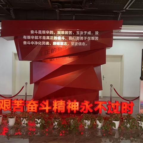 “小手拉大手一心跟党走”