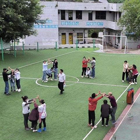 凝心聚力，趣味无限——岳池县雷峰小学校举办“迎中秋  庆国庆”教职工趣味文体活动