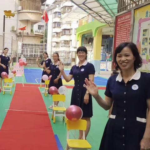 “家园携手、共育花开”新生家长会