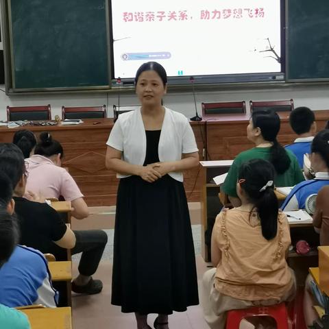 “和谐亲子关系，助力梦想飞扬”七（2）班第一期亲子读书会