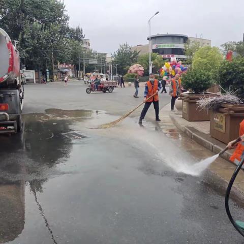 雨后清污，环卫人立足本职岗位，平凡中见伟大！