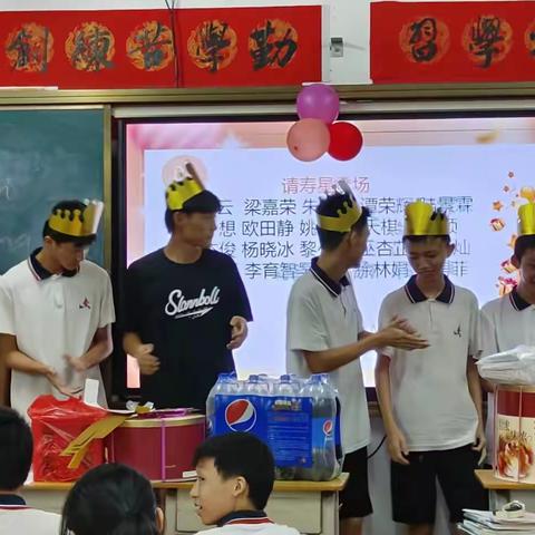 市四中学三（2）班七、八、九和十月份出生的同学们生日快乐！