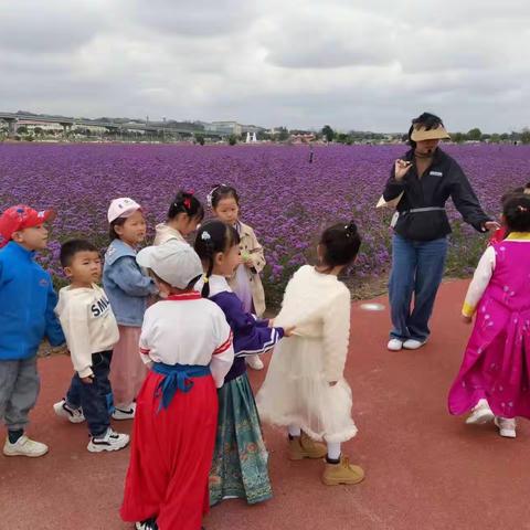 兰州市实验幼儿园新区分院大一班“秋意浓 游花海”秋游活动