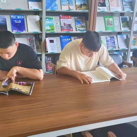 图书馆里的时光碎片