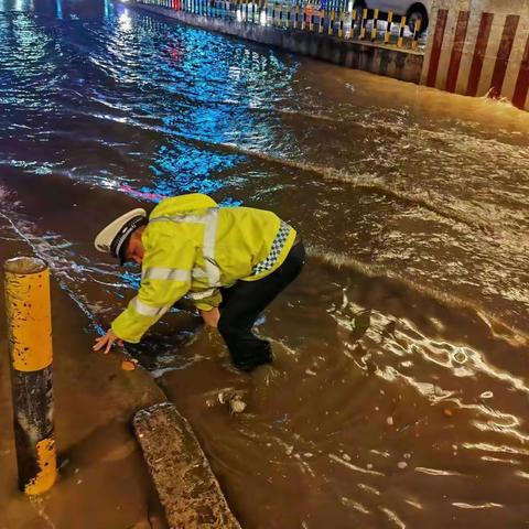 萍乡交警：应对强降雨天气全力抢险保畅