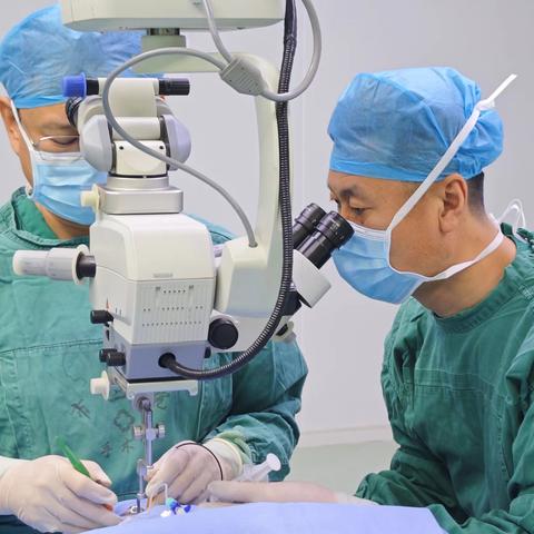 高难手术圆满成功 复杂眼疾重见光明 ——胡悦东教授成功完成16台眼科手术