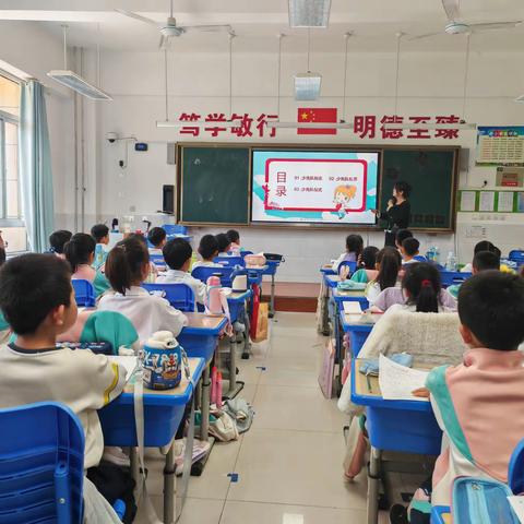 童心追梦，入队争先--东营市胜利花苑中学一年级队前教育